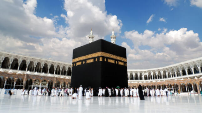 بعد عشرة أعوام من الانتظار..كابتن “أشيائي” يحقق حلمه ” صورة”