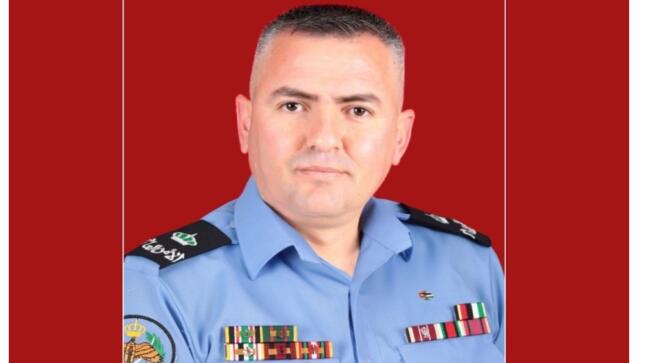 الاهل والعشيرة يهنئون ابنهم الرائد محمد الكفاوين بمناسبة الترفيع