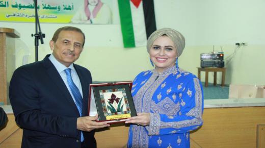 الدكتور فوزي الحموري رئيس المجلس المركزي في حزب تقدم يكرم عدد من السيدات في عجلون