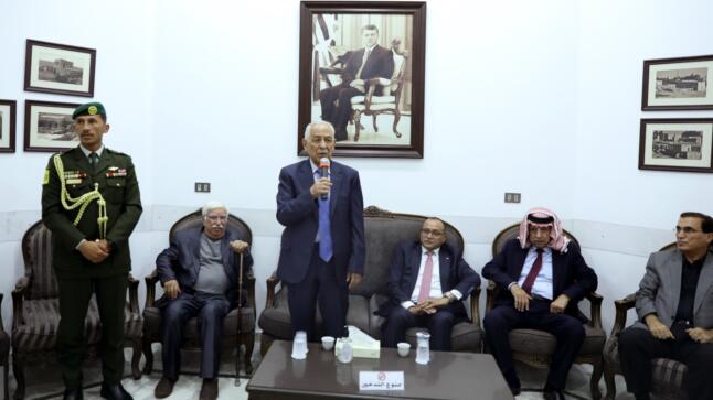 مندوبا عن الملك وولي العهد. العيسوي يقدم واجب العزاء لــ(6) عشائر أردنية