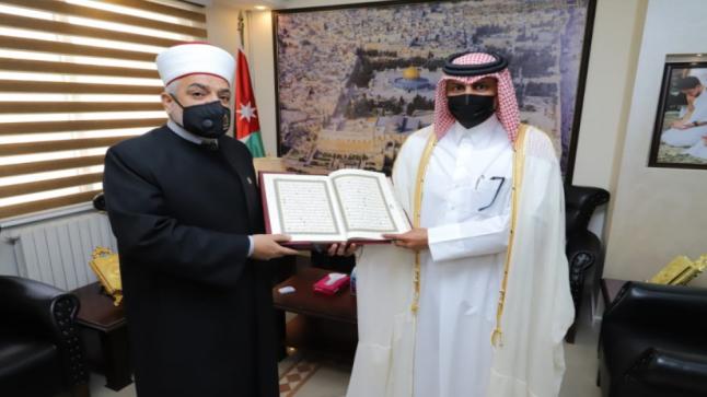 وزير الأوقاف يستقبل السفير القطري
