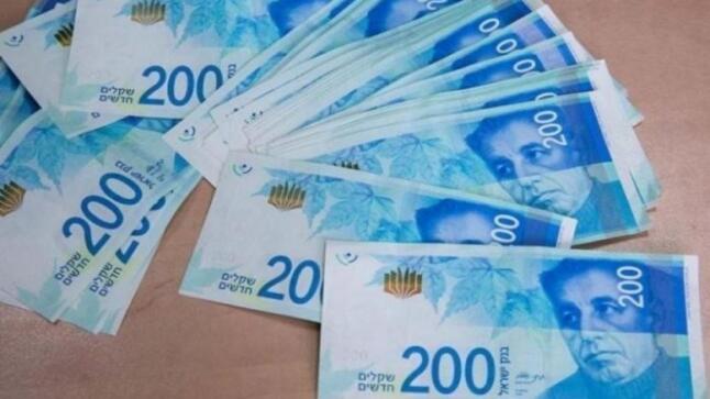 الشرطة الإسرائيلية تعلن توقيف شخصين وبحوزتهما 12 مليون شيكل قرب معبر الكرامة