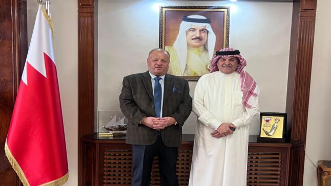 السفير البحريني خليفة بن عبدالله آل خليفة يلتقي مدير مهرجان جرش ايمن سماويع