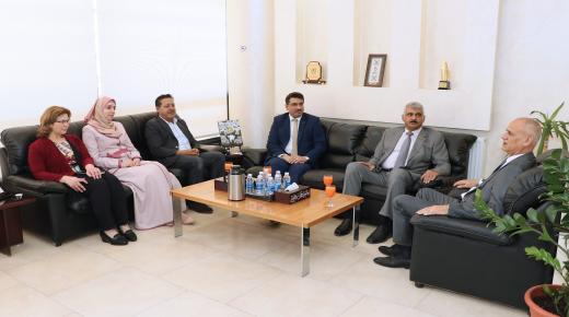 بحث التعاون الاكاديمي بين “عمان العربية” والملحقية الثقافية العراقية