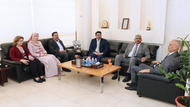 بحث التعاون الاكاديمي بين “عمان العربية” والملحقية الثقافية العراقية