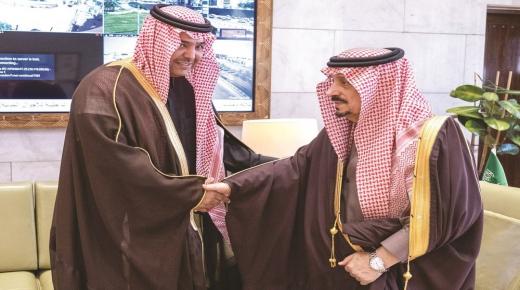 السعودية : فيصل بن بندر يدشّن “الحافلة الذكية”