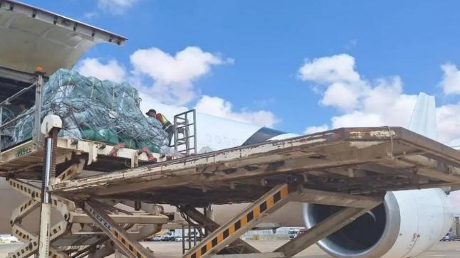 وصول الطائرة الإغاثية السعودية الخامسة إلى ليبيا