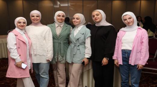 طالبات فيلادلفيا يطلقن بوسترًا توعويًا لتعزيز الوعي بسرطان الثدي