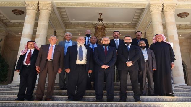 رئيس الديوان الملكي معالي يوسف العيسوي يلتقي ممثلي وجهاء من اهالي ابوديس