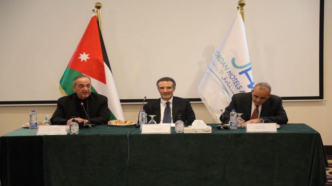 جمعية الفنادق الأردنية” تستقبل وزير السياحة والآثار وتضع جملة من المطالب أمامه