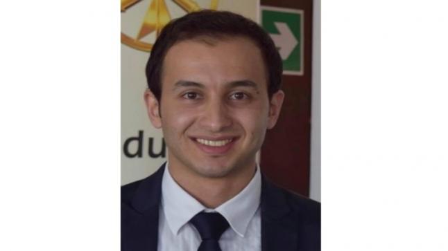 انس ابو زيد ولقاء الحموري يباركون لـ الدكتور حمزه الحموري حصوله على درجة الدكتوراه