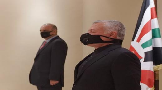 الخرابشة والتل يؤديان اليمين الدستورية أمام الملك