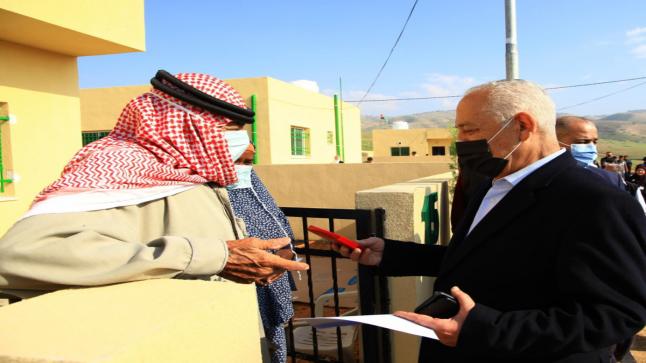 العيسوي يسلم 28 مسكناً لأسر عفيفة في عجلون وإربد