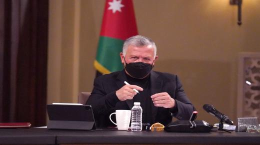 الملك يواصل لقاءاته بشخصيات من محافظات عدة