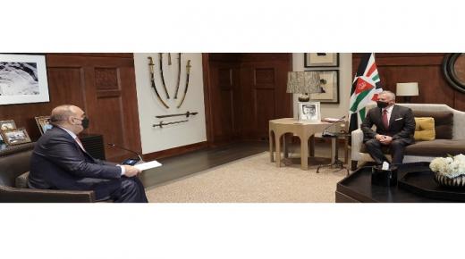 الملك يتسلم البرنامج التنفيذي التأشيري للحكومة للأعوام 2021 – 2024