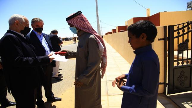 العيسوي يُسلّم 27 مسكناً لأُسر عفيفة ويفتتح مشاريع مبادرات ملكيّة في معان