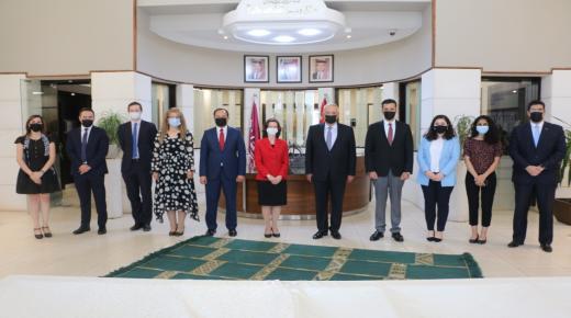 السفیرة البریطانیة تزور جامعة الشرق الأوسط MEU