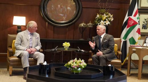 الملك يستقبل أمير ويلز في قصر الحسينية