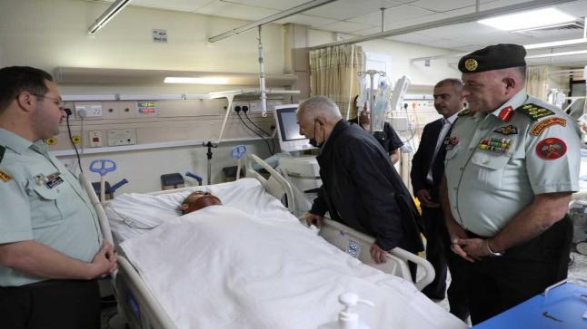بتوجيهات من الملك، العيسوي يطمئن على مصابي واجب مالي
