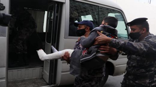 بالصور – نشامى الأمن العام خلال الحظر عيون تحمي وتحرس، وسواعد تعين المواطنين