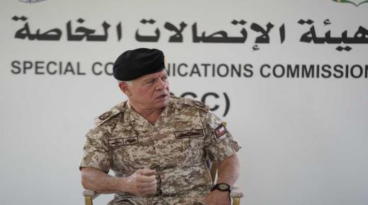 الملك يزور مركز السيطرة في هيئة الاتصالات الخاصة