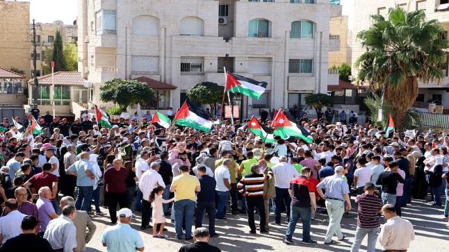وقفة تضامنية أمام المسجد الكالوتي تندد بالمجازر الإسرائيلية ضد الفلسطينيين
