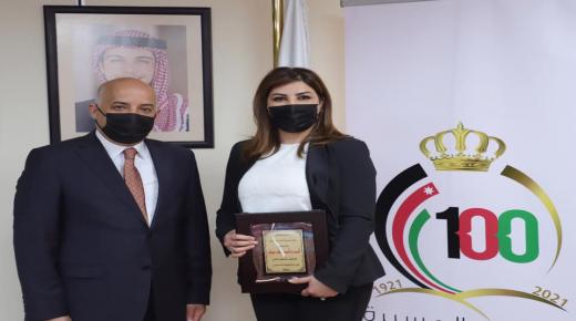 بنك تنمية المدن والقرى يكرم نانسي متولي