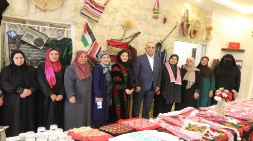 وزير الثقافة يفتتح بازار الخضر السنوي في ماحص والفحيص