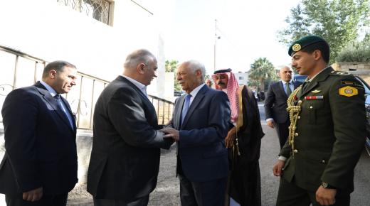 العيسوي ينقل تعازي الملك وولي العهد إلى عشيرة العكروش
