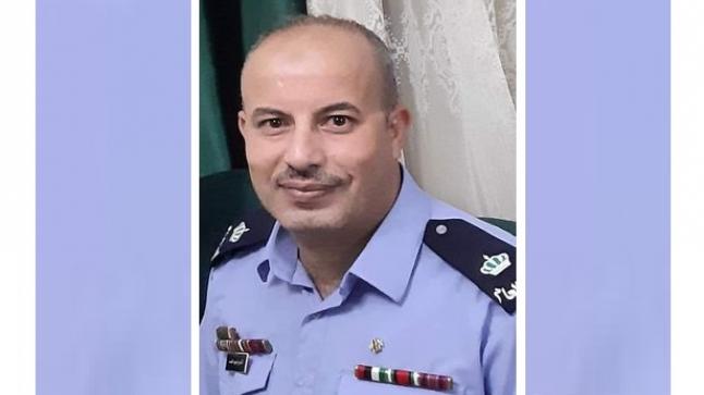 رئيس رابطة اهالي ابوديس يهنيء الرائد اكرم داود محسن بمناسبة الترفيع .. مبارك