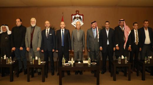 وجهاء وممثلون عن أبناء وبنات منطقة صويلح يثمنون مواقف الملك الشجاعة لوقف العدوان على غزة