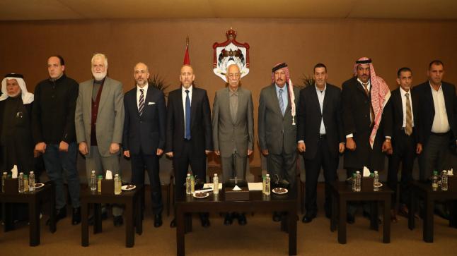 وجهاء وممثلون عن أبناء وبنات منطقة صويلح يثمنون مواقف الملك الشجاعة لوقف العدوان على غزة