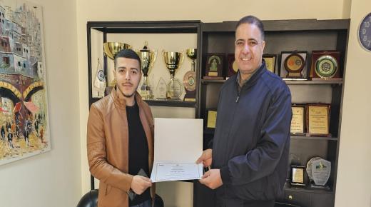 جامعة فيلادلفيا تكرم الطالب السيد أحمد عبده لمشاركته في مسابقة مقرىء الطلبة الوافدين