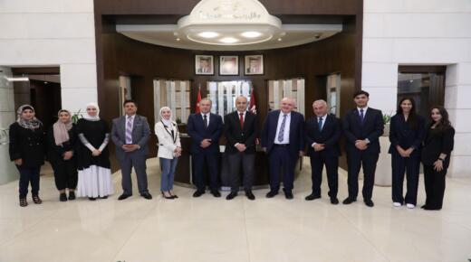 تكريم طلبة “الشرق الأوسط” الفائزين في مسابقة العنف الرقمي