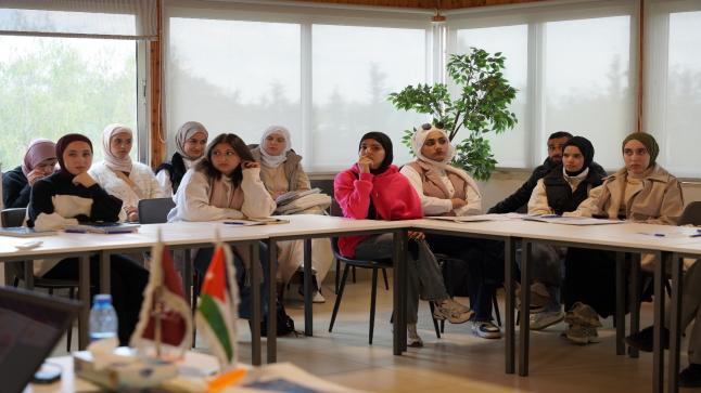 دورات تدريبية مجانية في “الشرق الأوسط” تدفع بجاهزية الطلبة والخريجين لسوق العمل