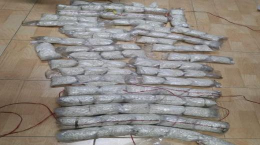 ضبط 150 ألف حبة مخدرة أُخفيت داخل مركبة شحن تمهيداً لتهريبها خارج المملكة، والقبض على المتورطين