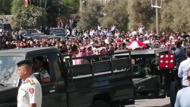 الملك يشارك بتشييع البخيت