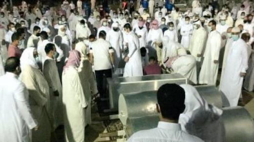 دفن الأشقاء الخمسة ضحايا مذبحة الأحساء بالسعودية “ولم يحل لغز مقتلهما !!