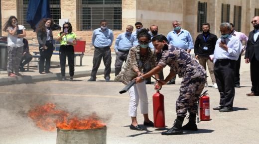 جامعة الشرق الأوسط تختتم ورشة حول إجراءات السلامة العامة والتعامل مع الحرائق