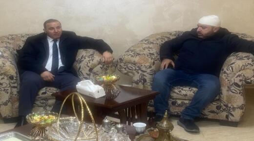 محافظ الزرقاء د. فراس أبو قاعود يزور الصحفي فيصل التميمي ويؤكد محاسبة المعتدين