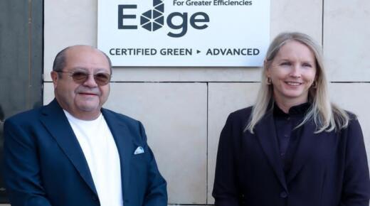 السفيرة الهولندية تزور العقبة وتطّلع على تجربة “النافورة مول”في المباني الخضراء