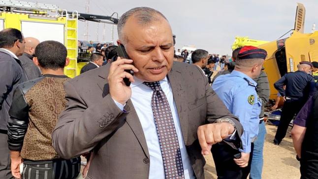 عاجل … محافظ الزرقاء يشرف على اخلاء حادث تصادم حافلة طلاب على طريق الزرقاء المفرق ادى لوفاتين و21 اصابه