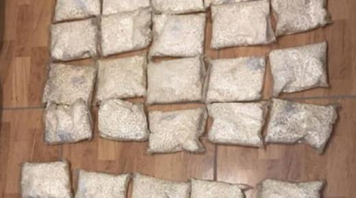 بالصور :مغاوير مكافحة المخدرات يضبطون كميات كبيره من المخدرات واعتقال المتورطين بتهريبها والاتجار بها