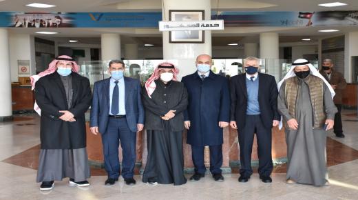 السفير الكويتي يزور مستشفى الملك المؤسس عبد الله الجامعي