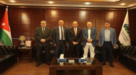 تجارة عمان تؤكد على ضرورة دعم وتمكين قطاع الإسكان