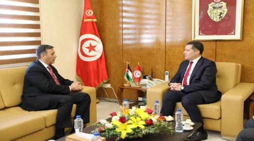 وزير النقل التونسي يبحث مع السفير الأردني تعزيز التعاون المشترك في مجالات النقل