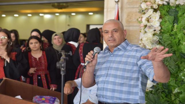 رئيس بلدية أبوديس عبد السلام عياد يرعى احتفال مدرسة بنات أبوديس الثانوية بتخريج الفوج الثاني والثلاثين