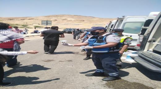 نشامى “الدفاع المدني”الأردني يقدمون خدمات الاسعاف لمسيرة الكرامة … صور + فيديو