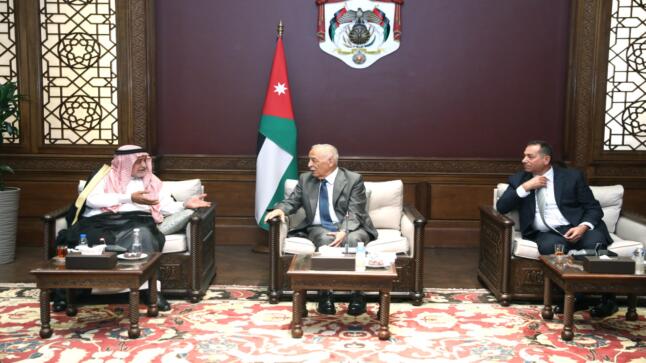 الشيخ ذيب بن رافع الذيب يشكر رئيس الديوان الملكي على حفاوة الاستقبال