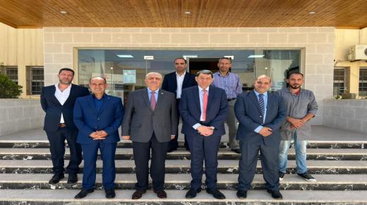 وزير العمل يقوم بجولة ميدانية في معهد ماركا ذكور – صور